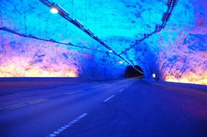 Illumination im längsten Straßentunnel der Welt