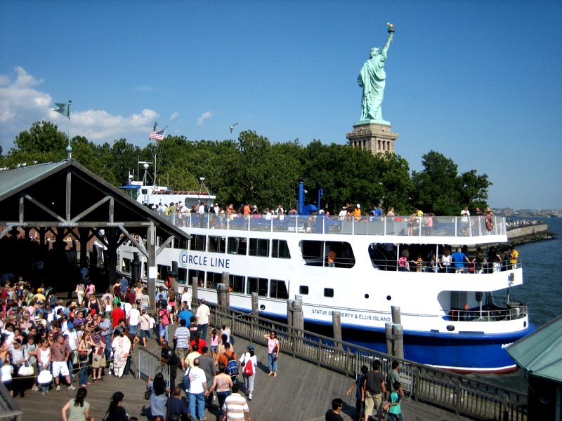 Wie groß ist die Statue of Liberty