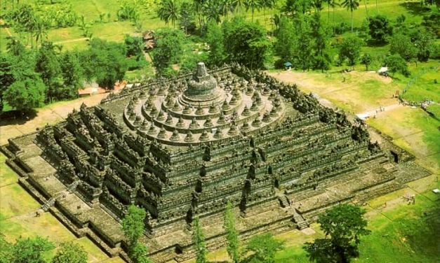 Wie groß ist der Borobudur Tempel