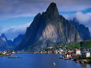Norwegen - Hohe Berge - tiefe Schluchten
