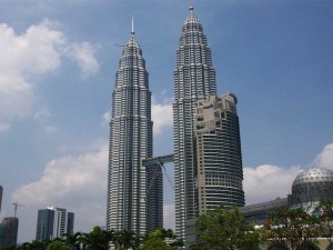 Die Pertronas Towers sind das Wahrzeichen von Kuala Lumpur